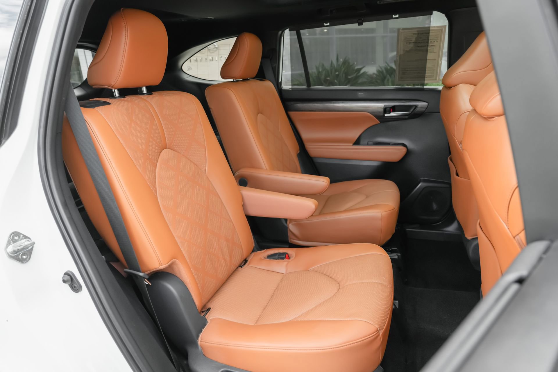 Used 2024 Toyota Highlander Platinum image 37