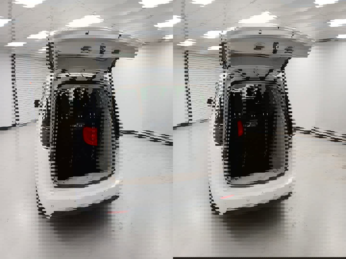 Used 2019 Chrysler Pacifica Touring Plus w/ Cold Weather Group image 5