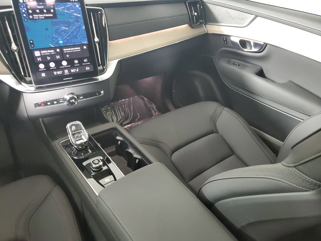 Certified 2025 Volvo XC90 B6 Core w/ Climate Package image 20