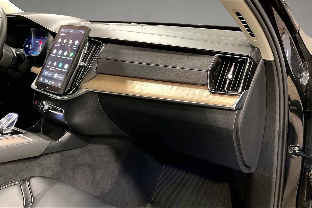 Certified 2026 Volvo XC90 B6 Plus w/ Protection Package Premier AWD/4WD image 27
