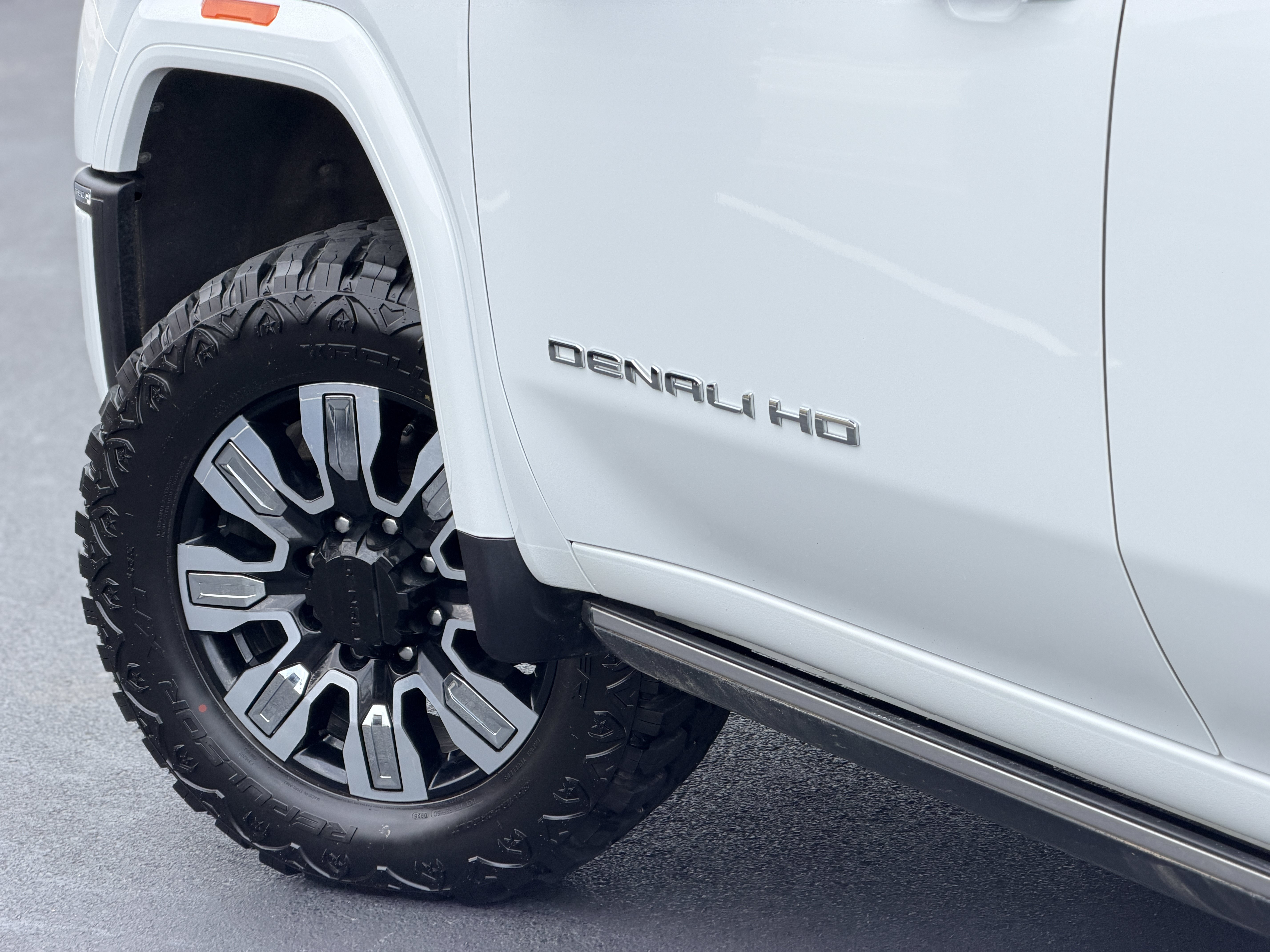Used 2024 GMC Sierra 2500 Denali w/ Denali Reserve Package AWD/4WD image 8
