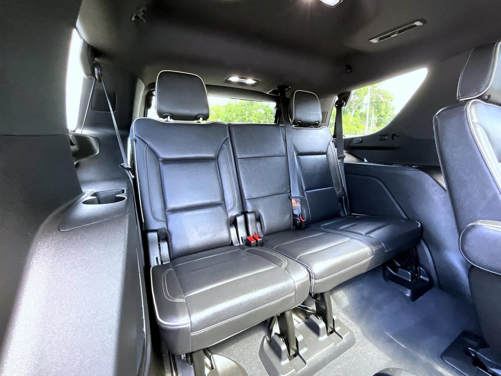 Used 2021 Chevrolet Tahoe Premier w/ Premium Package AWD/4WD image 23