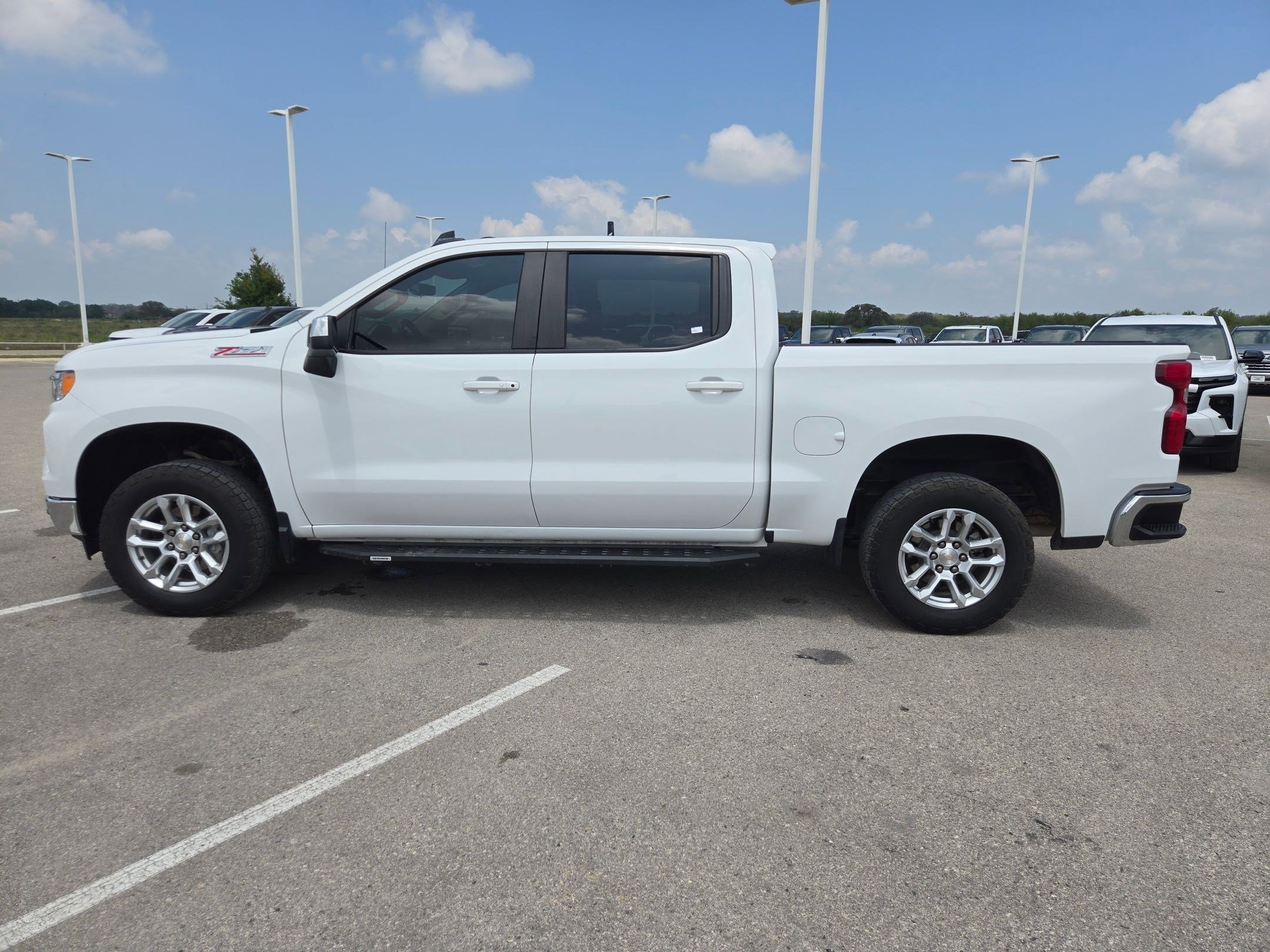 Used 2023 Chevrolet Silverado 1500 LT w/ Z71 Off-Road Package AWD/4WD image 6
