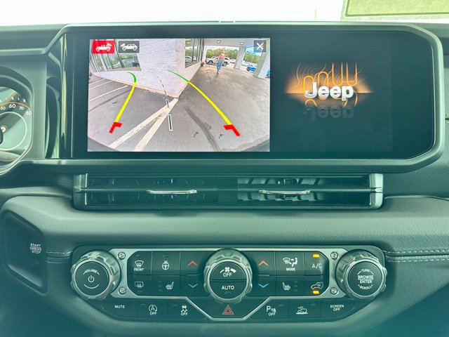 Used 2025 Jeep Wrangler Unlimited Sahara AWD/4WD image 18