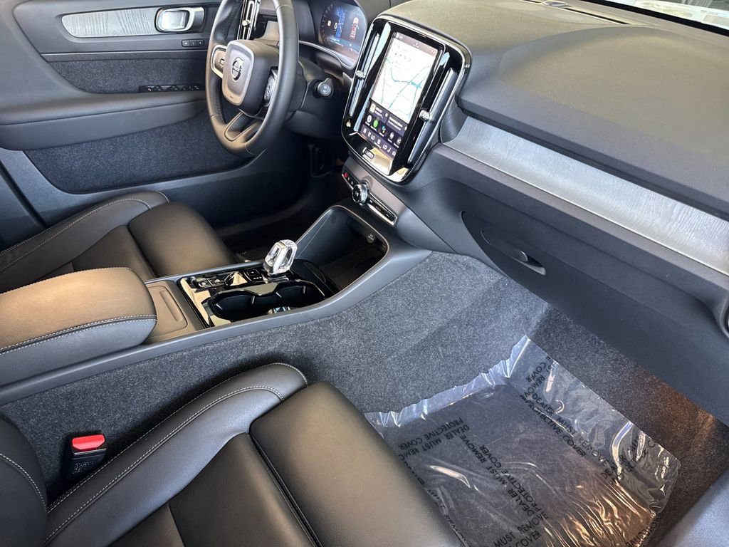 Certified 2025 Volvo XC40 B5 Plus image 15