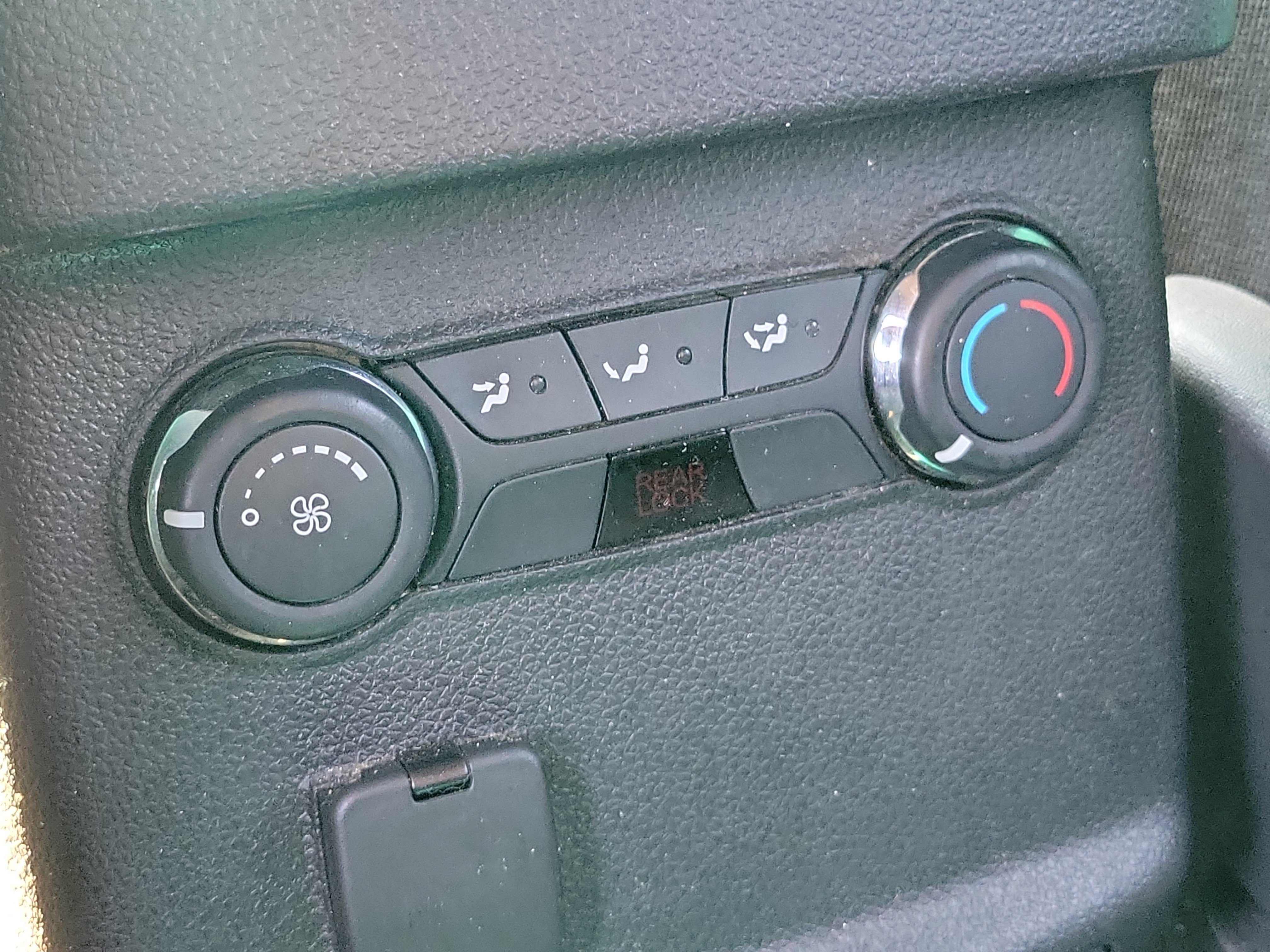 Used 2014 Ford Explorer XLT w/ Equipment Group 201A FWD image 14