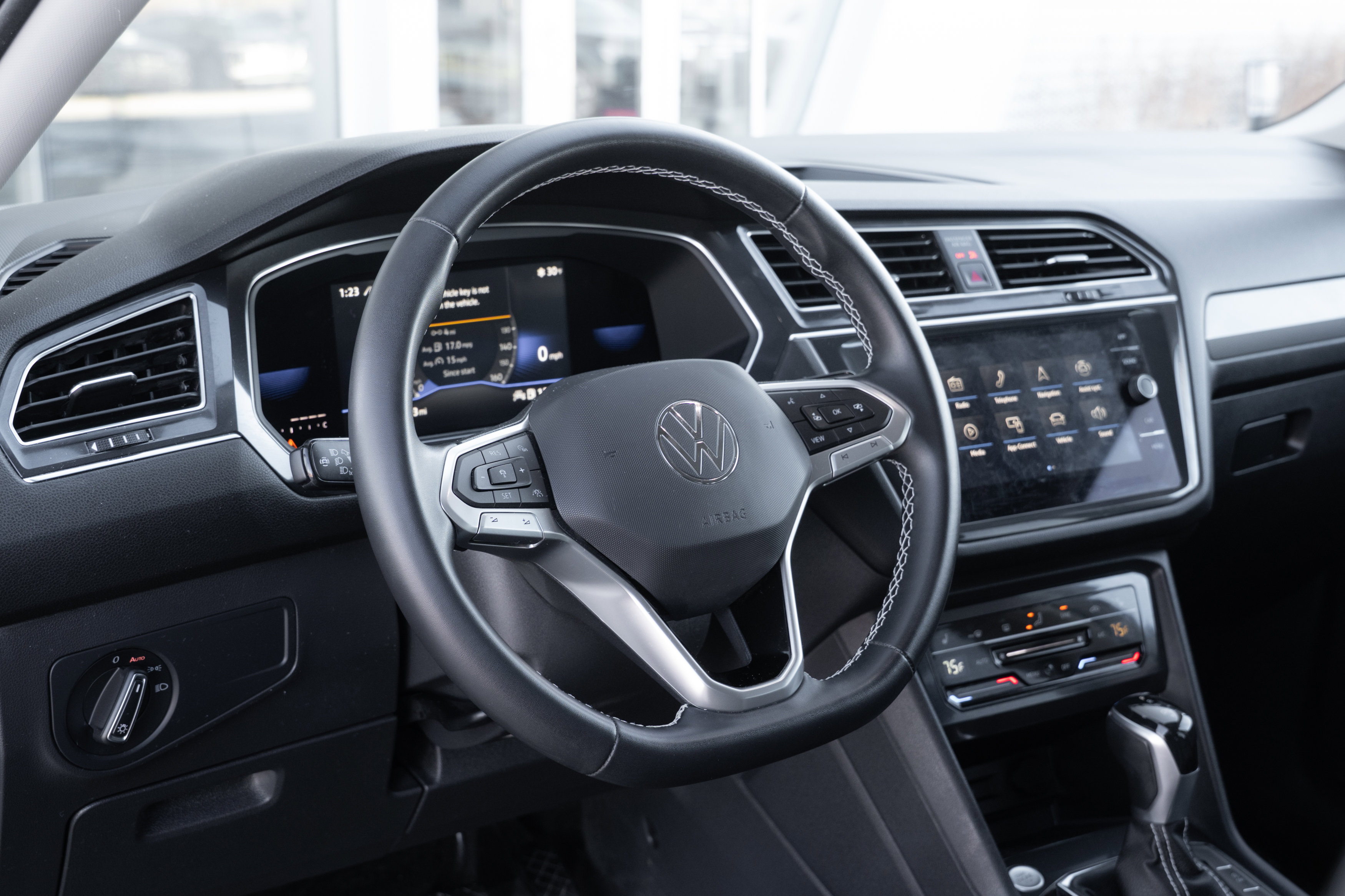 Used 2023 Volkswagen Tiguan SE image 11