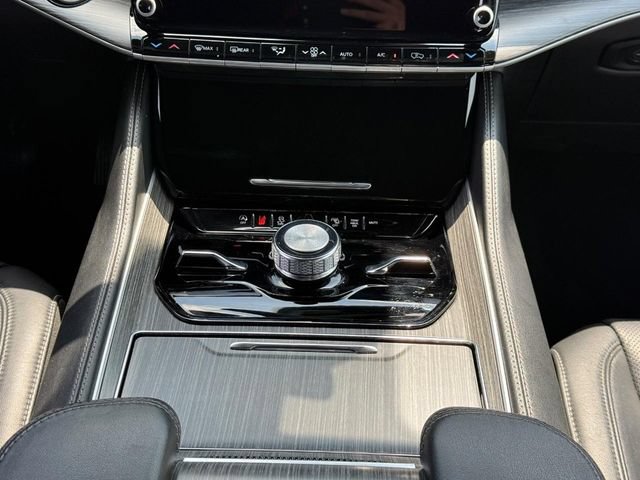 Used 2024 Jeep Wagoneer Series III AWD/4WD image 20