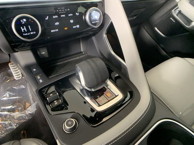 Certified 2024 Jaguar E-PACE R-Dynamic SE image 21