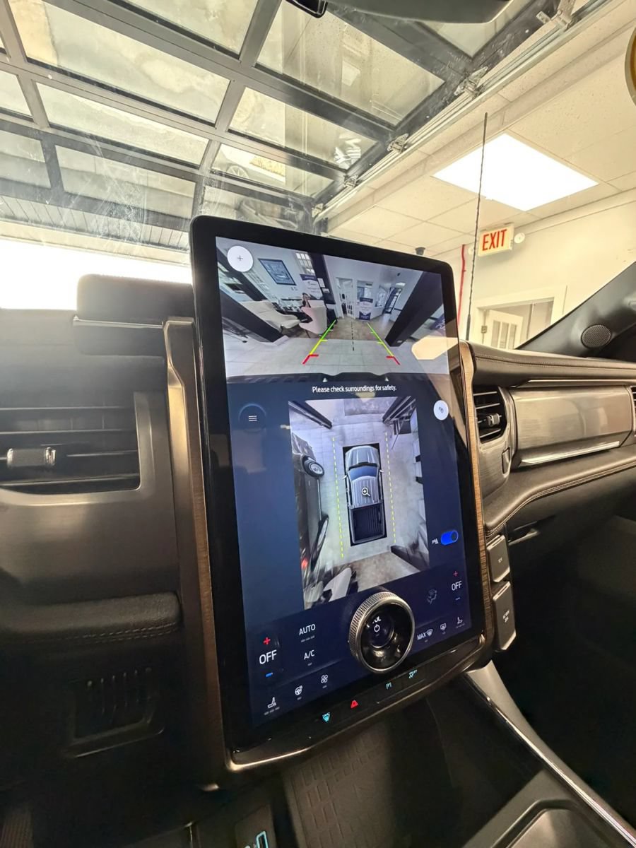 Used 2022 Ford F150 Lightning Lariat AWD/4WD image 19