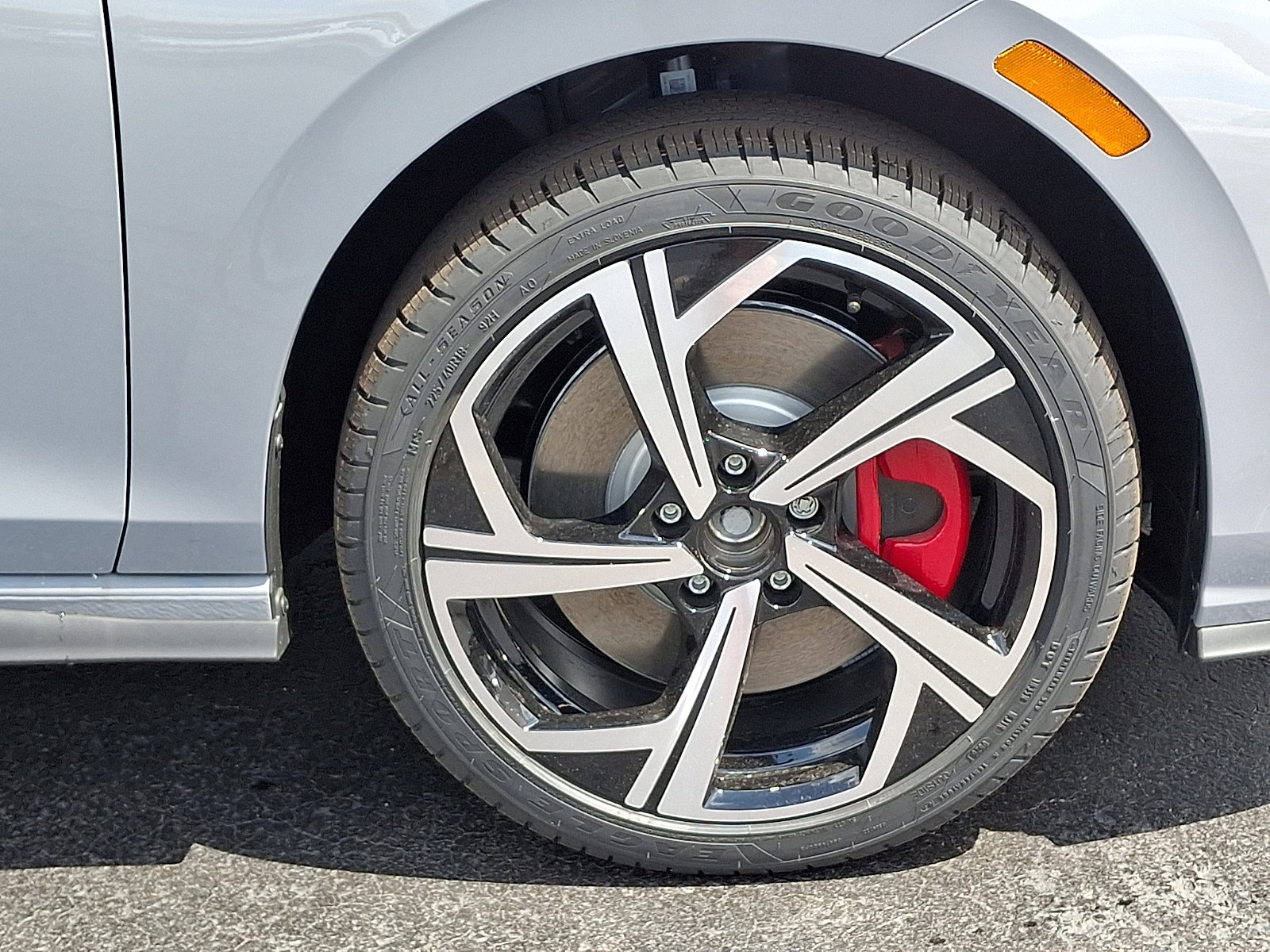 New 2026 Volkswagen GTI SE FWD image 5