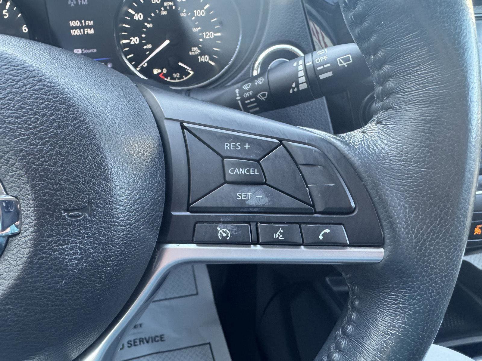 Used 2018 Nissan Rogue SV image 14