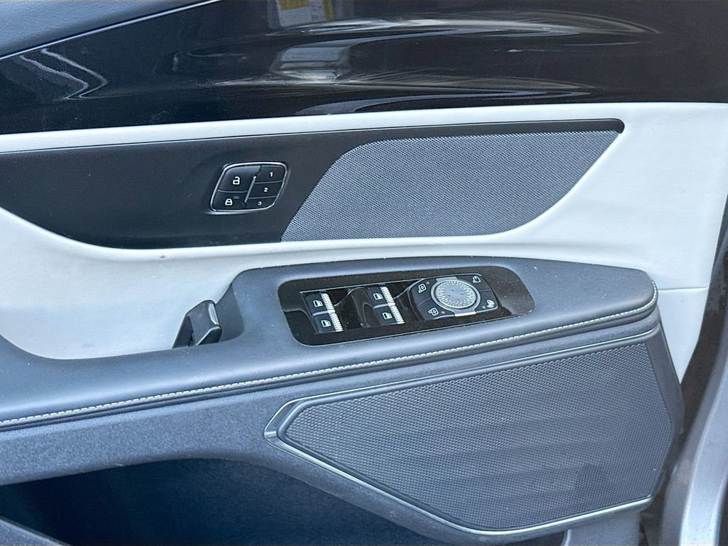 Used 2024 Lincoln Nautilus Reserve image 19