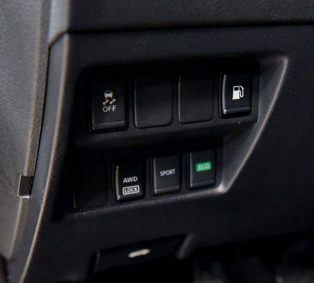 Used 2018 Nissan Rogue S image 17