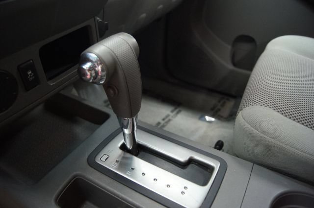 Used 2013 Nissan Frontier SV RWD image 6