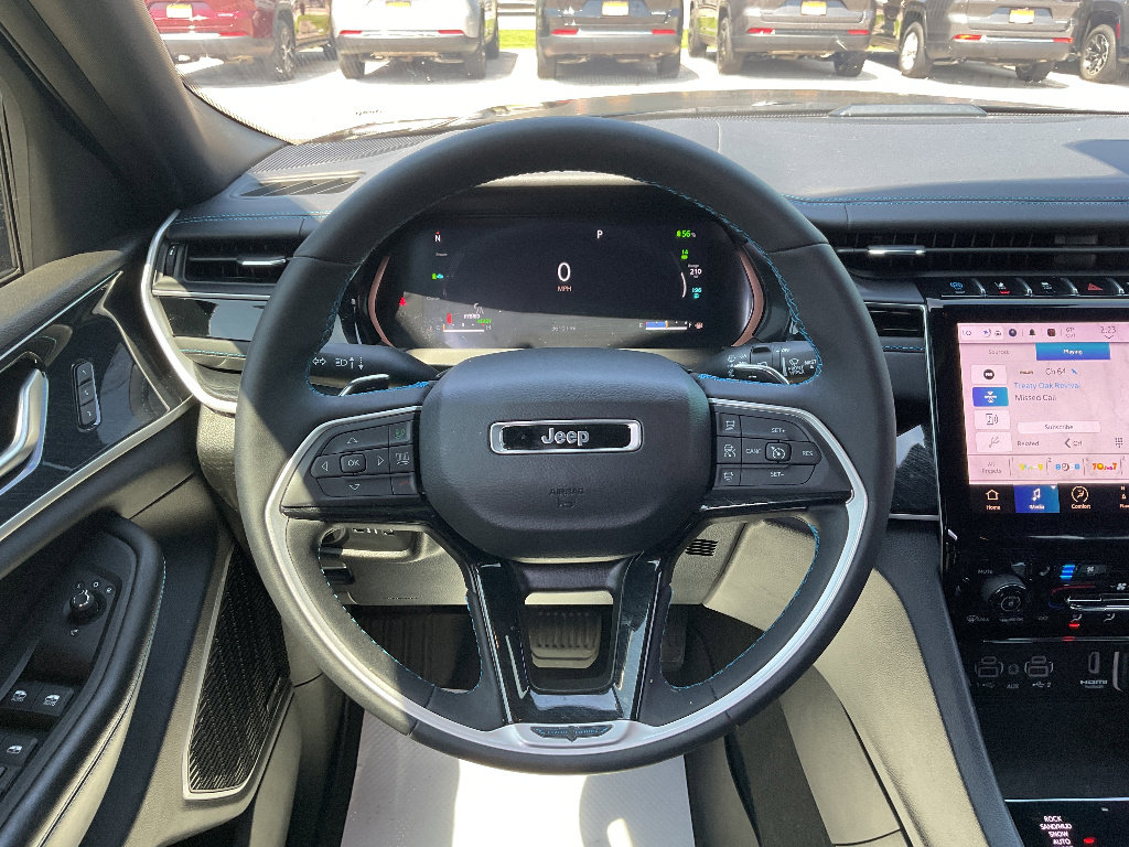 Used 2022 Jeep Grand Cherokee Trailhawk w/ Advanced Protech Group II AWD/4WD image 11