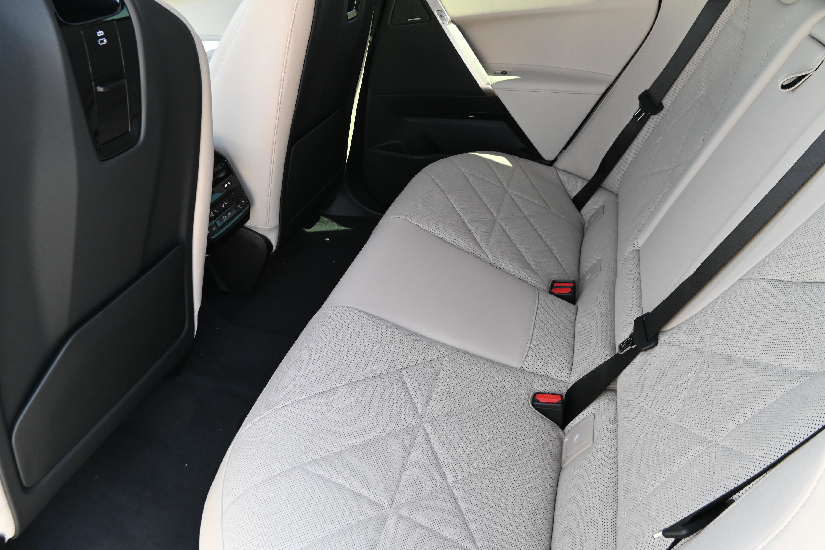 New 2026 BMW iX xDrive60 w/ Premium Package image 11