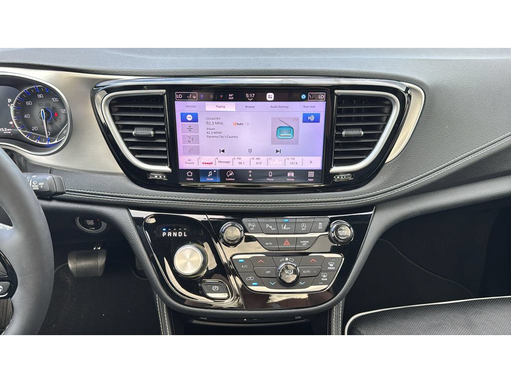 Used 2023 Chrysler Pacifica Limited w/ Uconnect Theater Family Group FWD image 20
