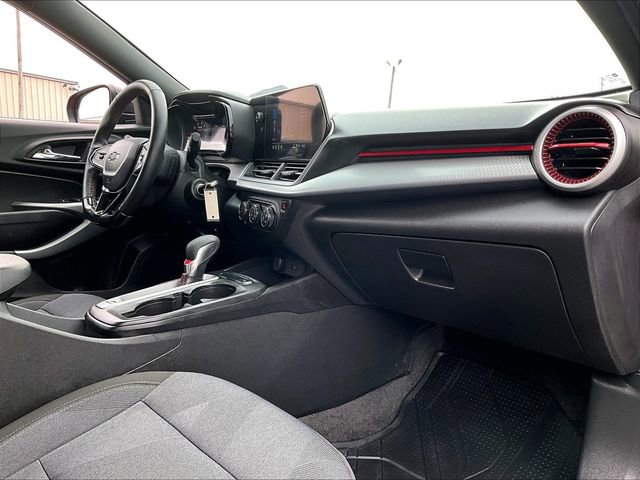 Used 2025 Chevrolet Trax RS image 13