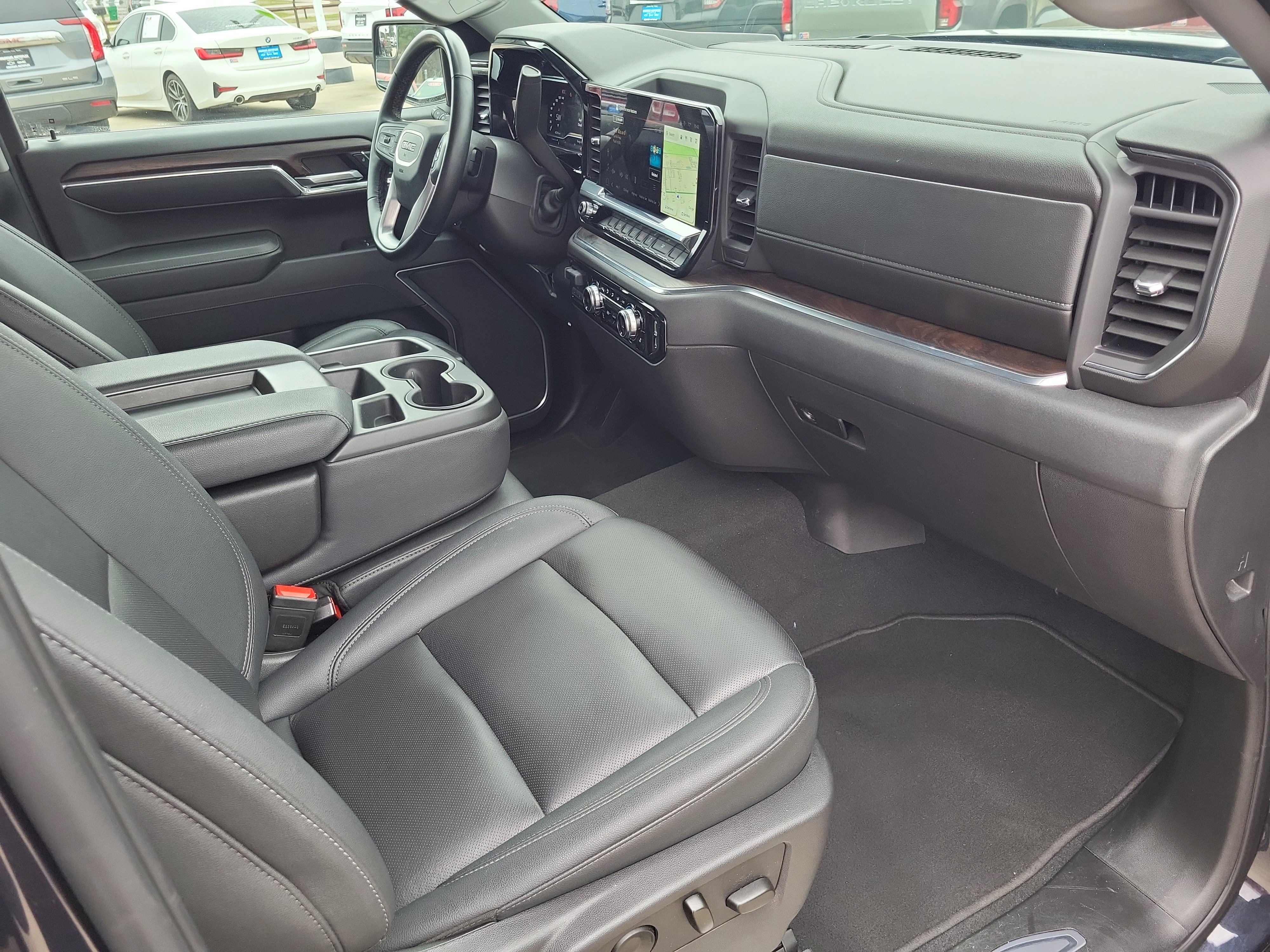 Used 2025 GMC Sierra 1500 SLT image 9