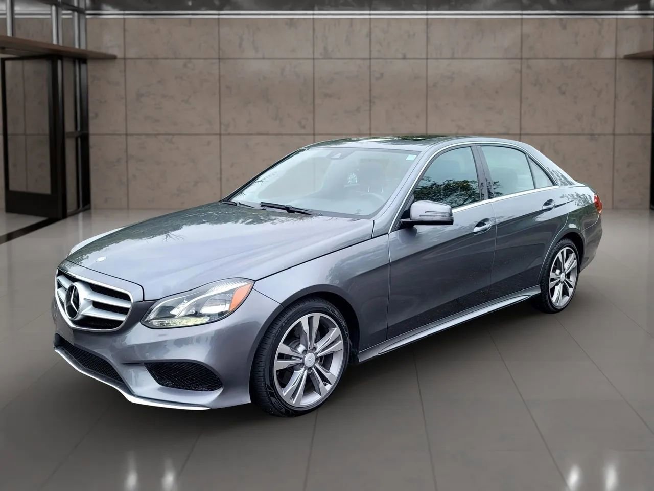 Used 2016 Mercedes-Benz E 350 4MATIC Sedan image 3