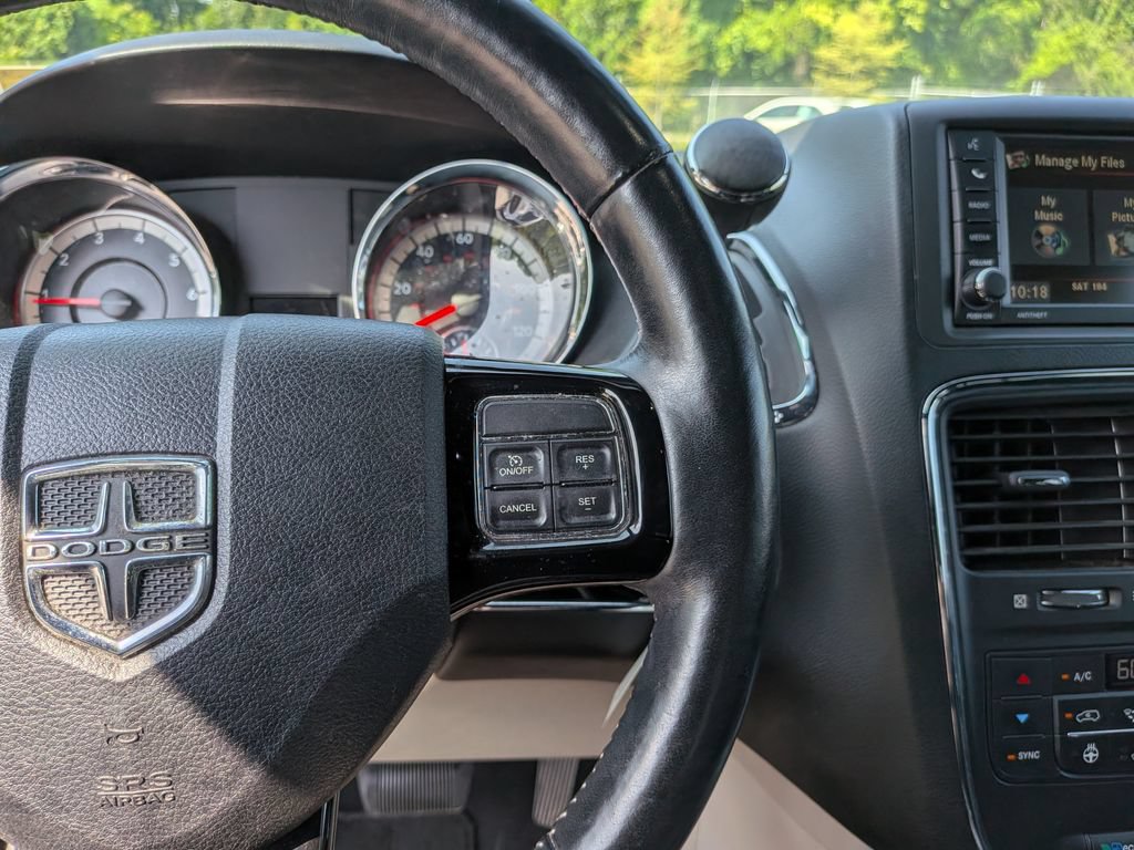 Used 2017 Dodge Grand Caravan SXT w/ Driver Convenience Group FWD image 13