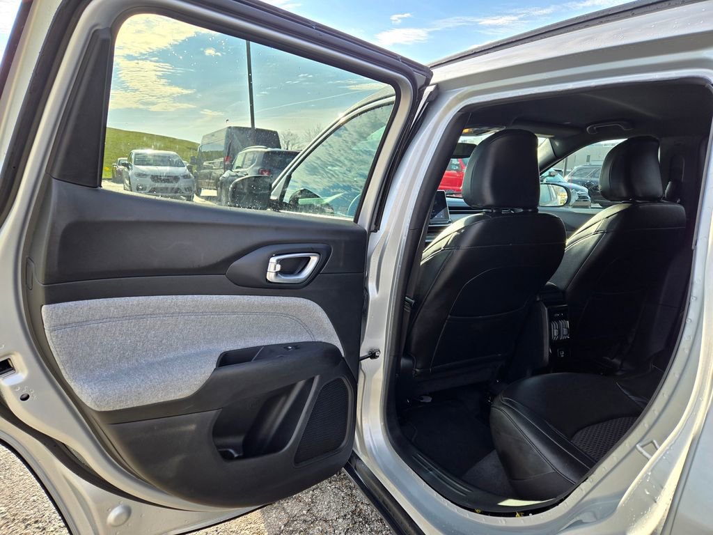 Used 2024 Jeep Compass Latitude AWD/4WD image 25