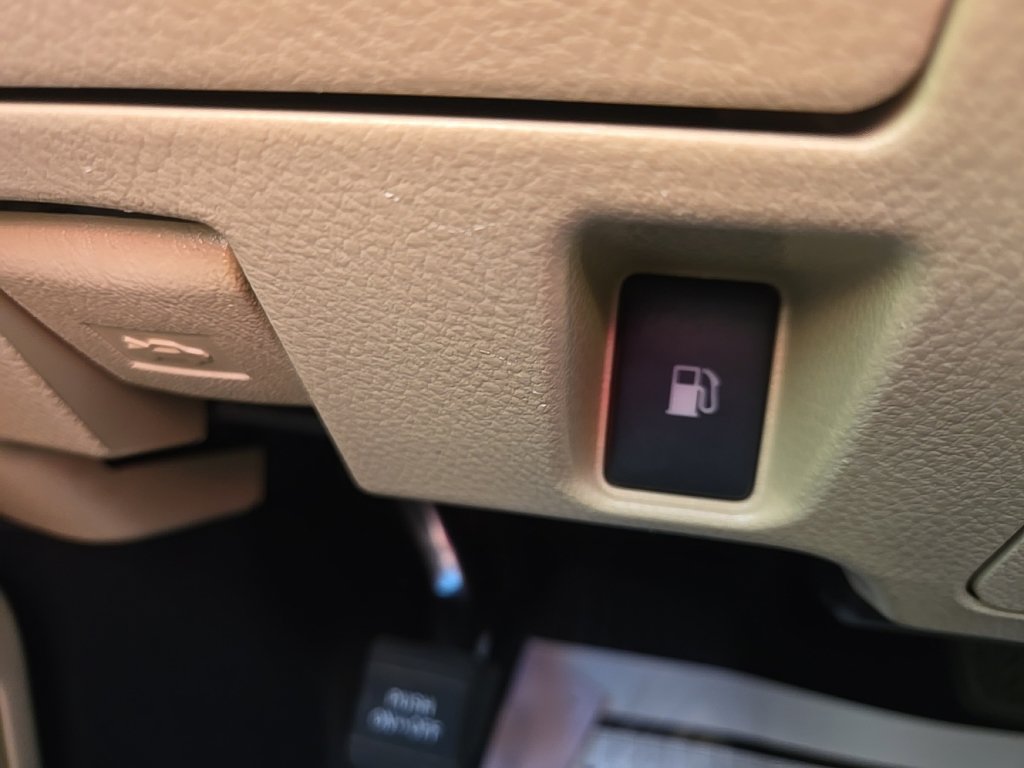 Used 2019 Toyota Highlander XLE FWD image 46