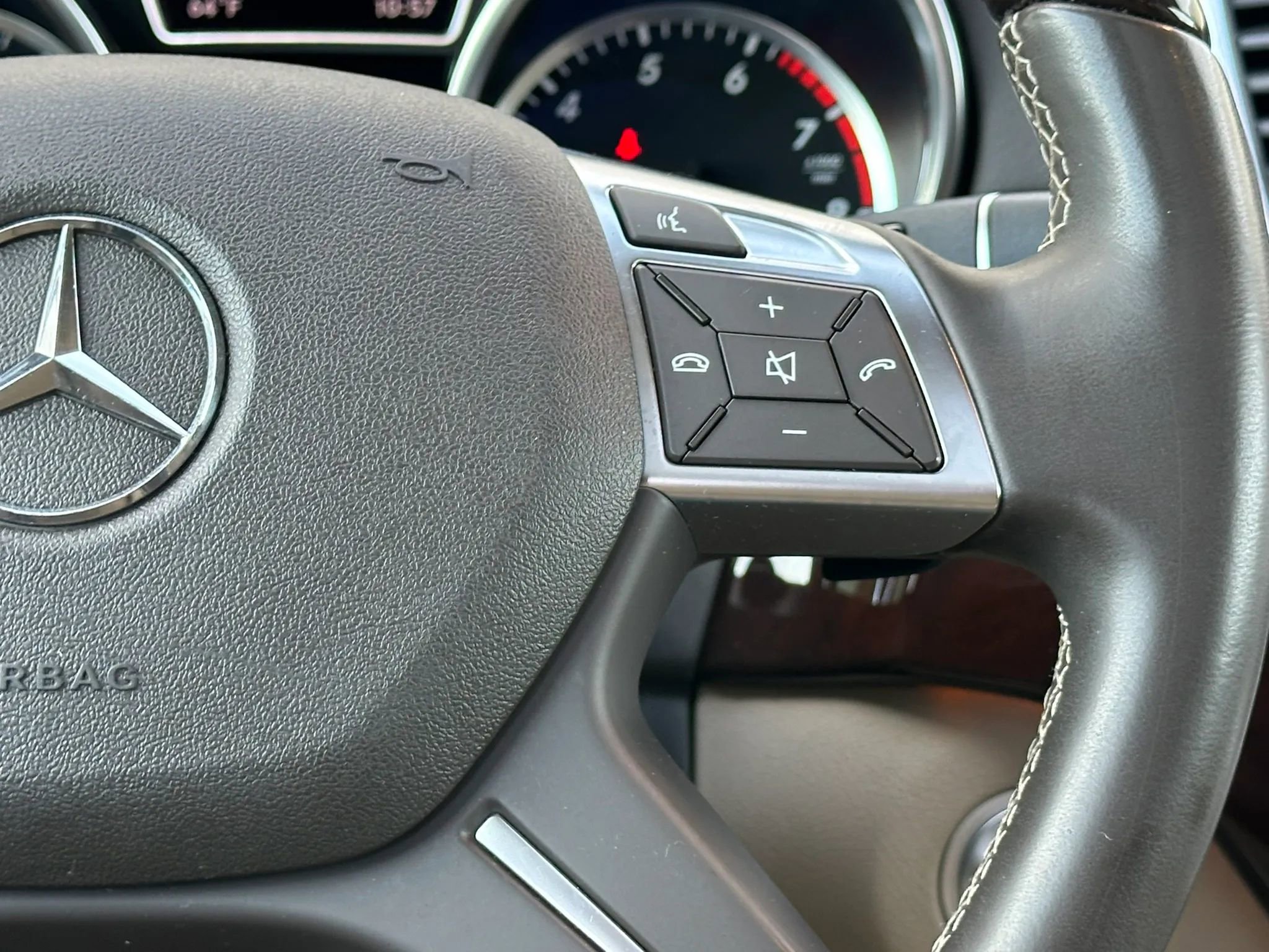 Used 2015 Mercedes-Benz GL 550 4MATIC image 35