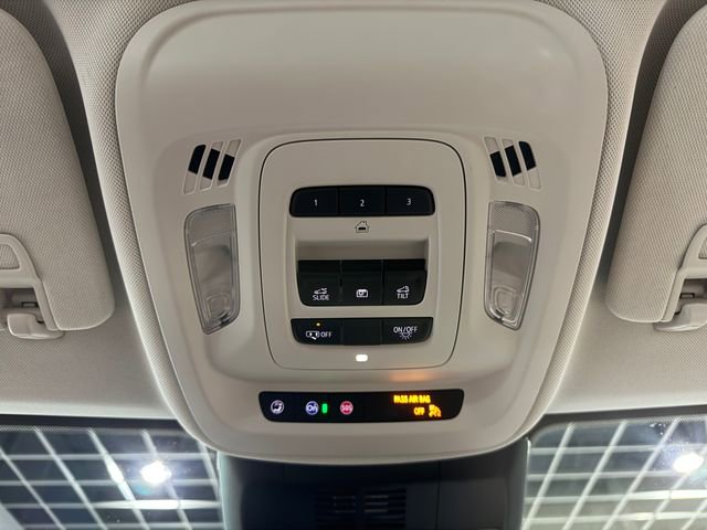 Certified 2025 Buick Envision Avenir image 25