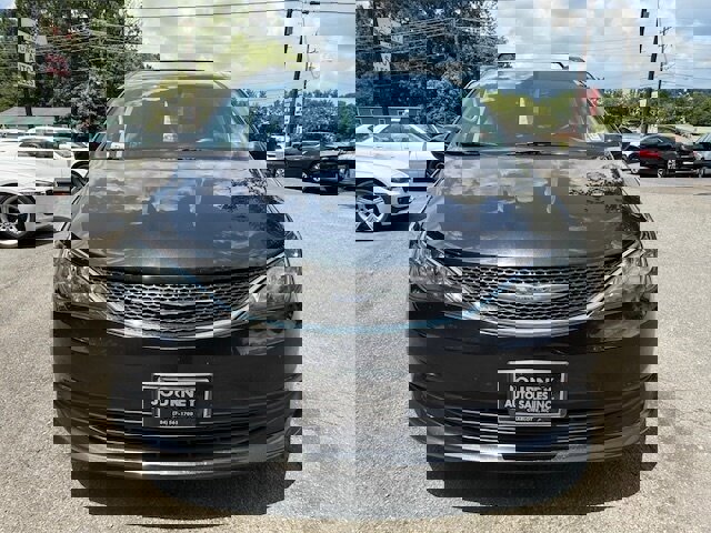 Used 2020 Chrysler Voyager Lxi image 2