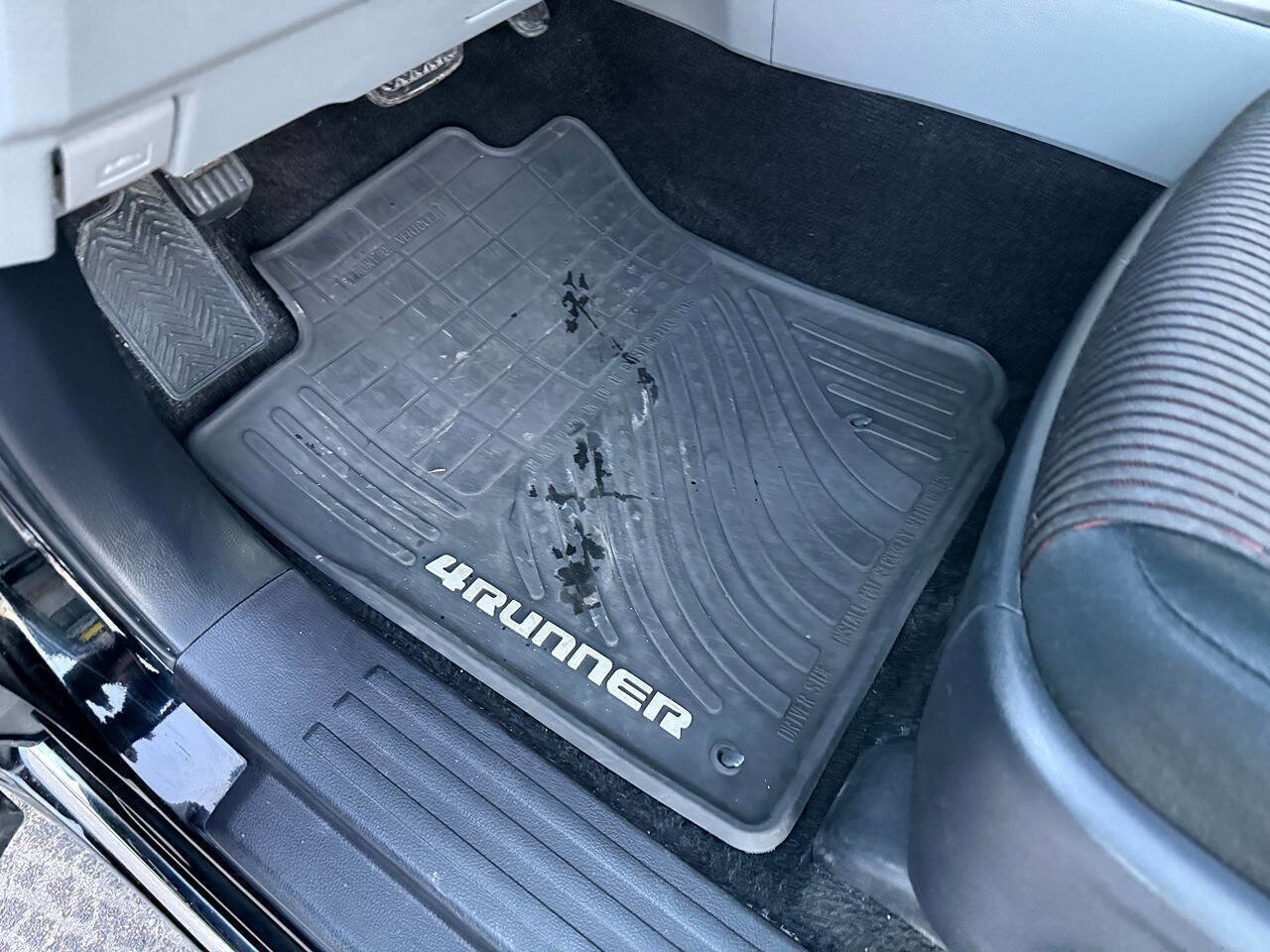 Used 2011 Toyota 4Runner SR5 w/ Convenience Pkg image 76