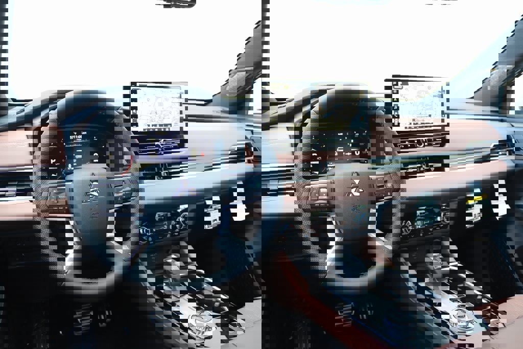 New 2025 Mitsubishi Outlander SEL image 3