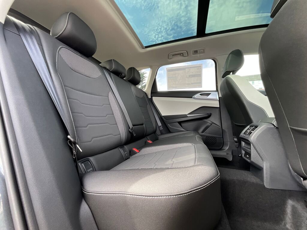New 2025 Volkswagen Taos SE image 13