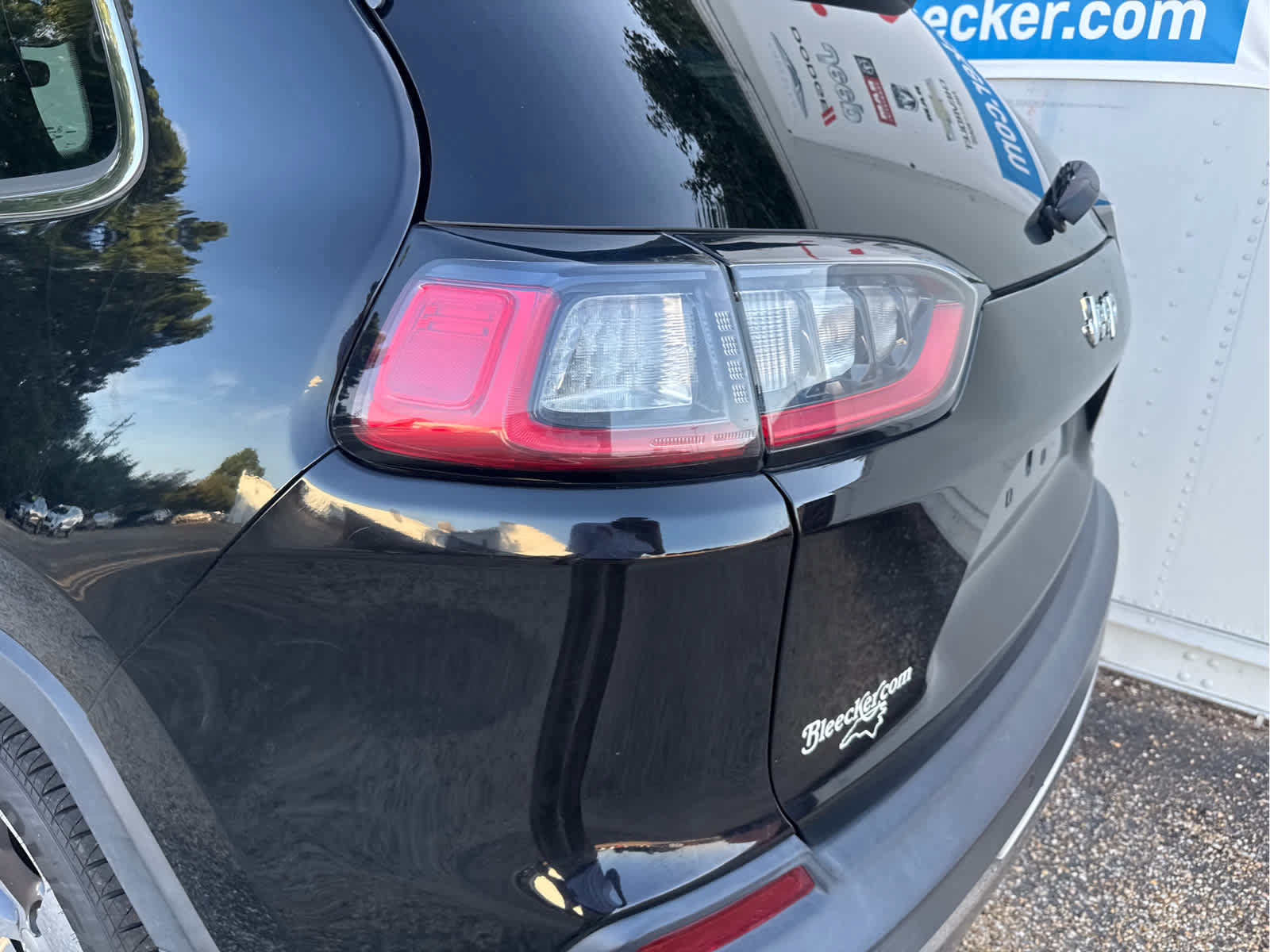 Used 2019 Jeep Cherokee Limited FWD image 17