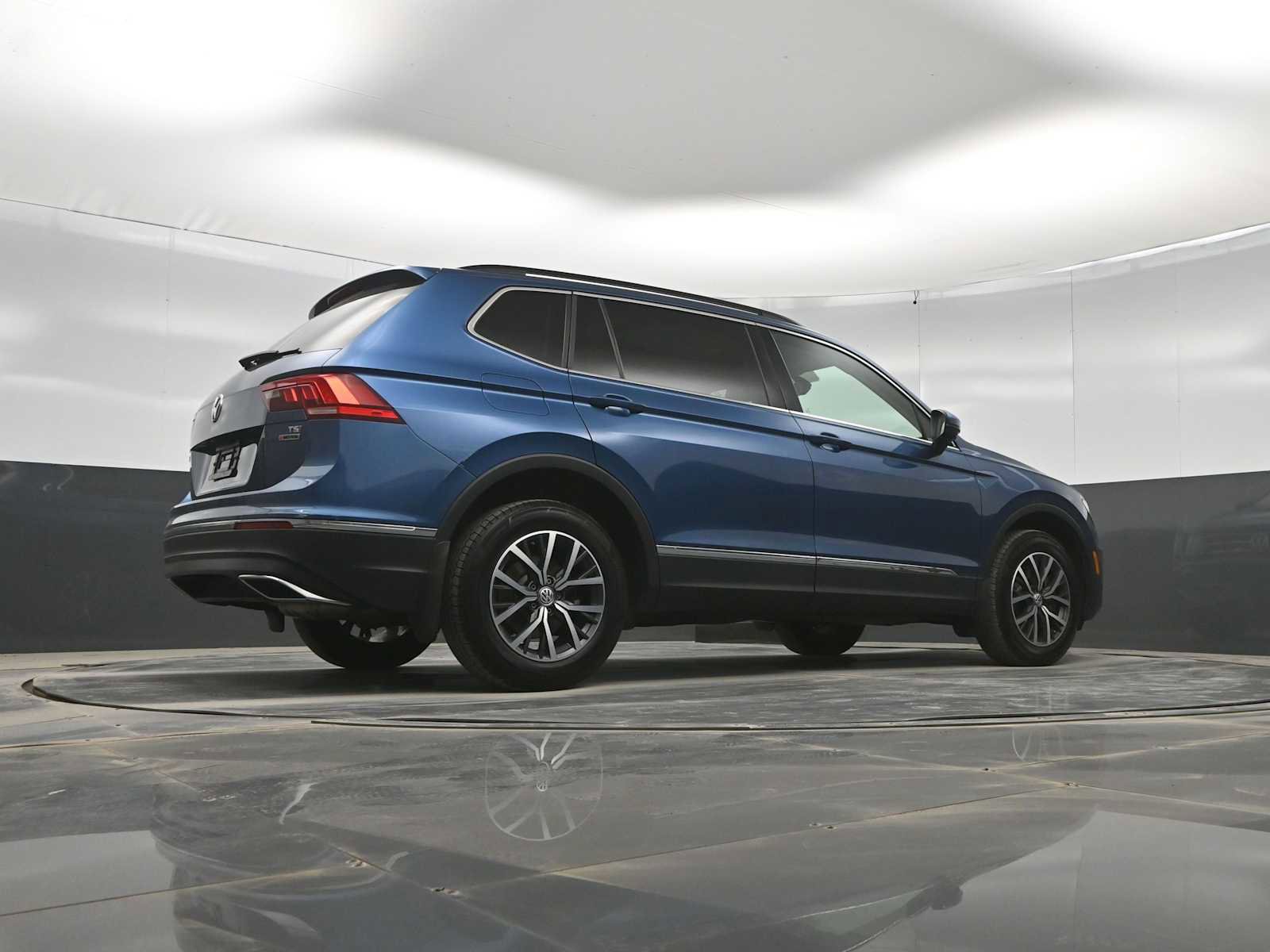 Used 2018 Volkswagen Tiguan SE AWD/4WD image 38