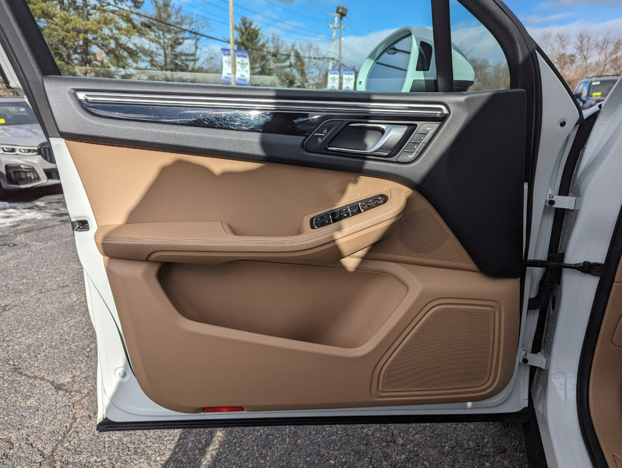 Used 2020 Porsche Macan AWD image 11