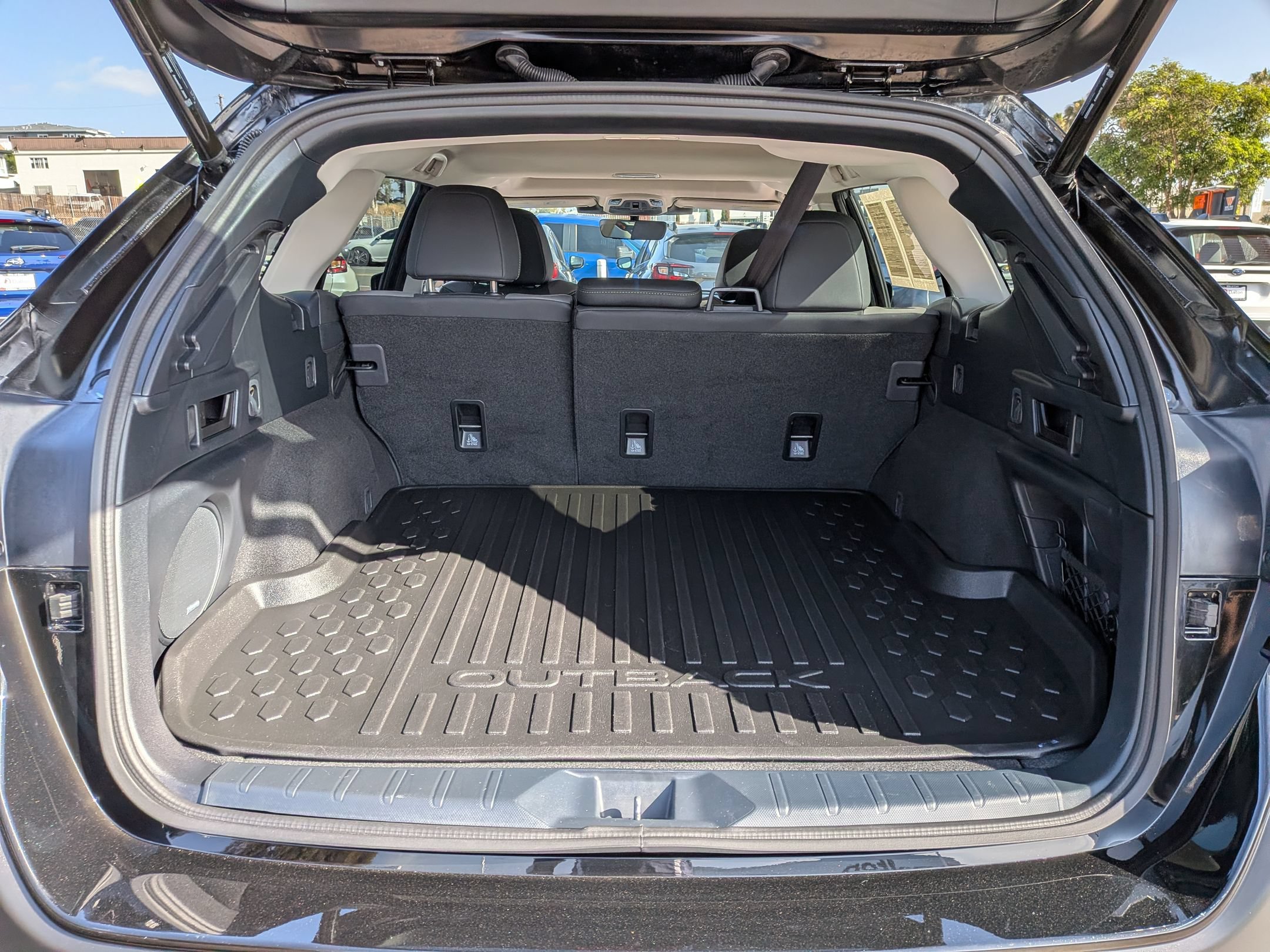 Used 2025 Subaru Outback Onyx Edition AWD/4WD image 32