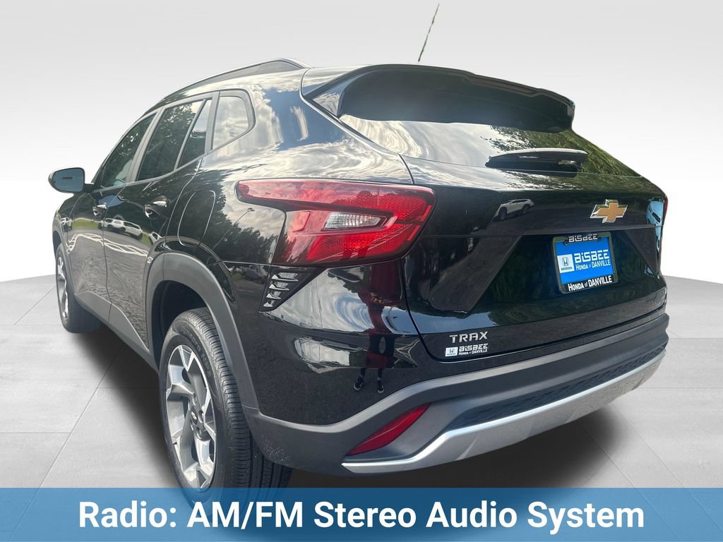 Used 2025 Chevrolet Trax LT FWD image 4