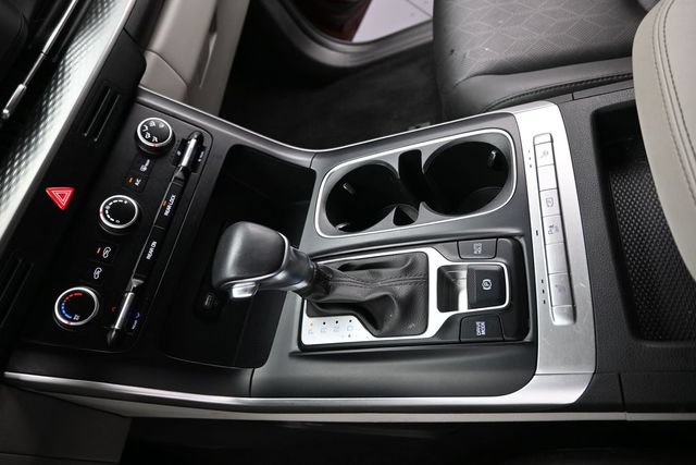 Used 2024 Kia Carnival LX FWD image 25