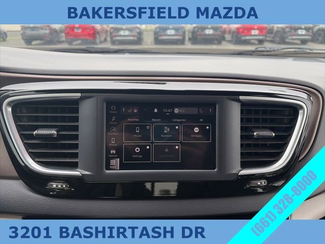 Used 2022 Chrysler Voyager LX image 25