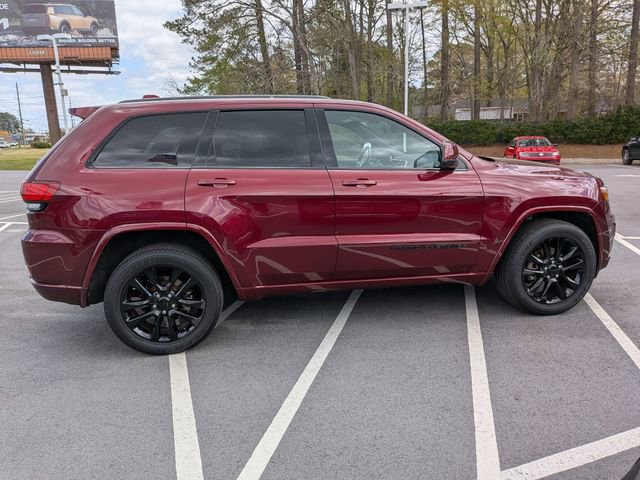 Used 2018 Jeep Grand Cherokee Altitude image 2