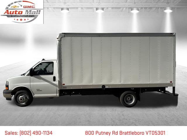 New 2026 GMC Savana 4500 w/ Power Convenience Package RWD image 2