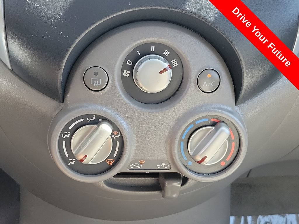 Used 2014 Nissan Versa SV FWD image 12