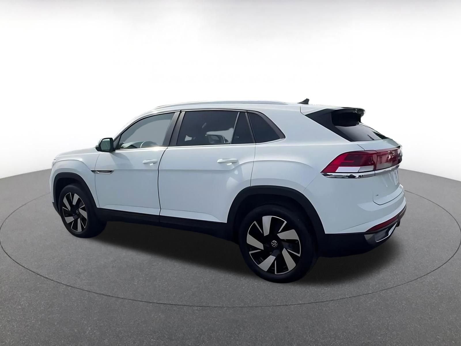 Used 2025 Volkswagen Atlas Cross Sport SE image 10