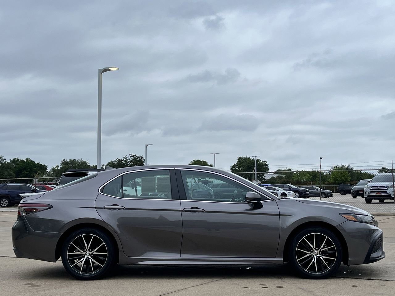 Used 2024 Toyota Camry SE w/ Convenience Package FWD image 3
