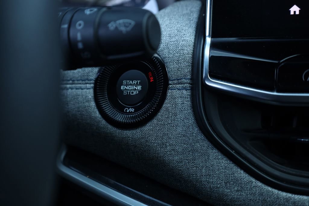 Used 2024 Jeep Compass Latitude image 6