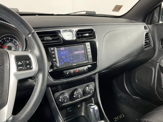Used 2013 Chrysler 200 Limited image 15