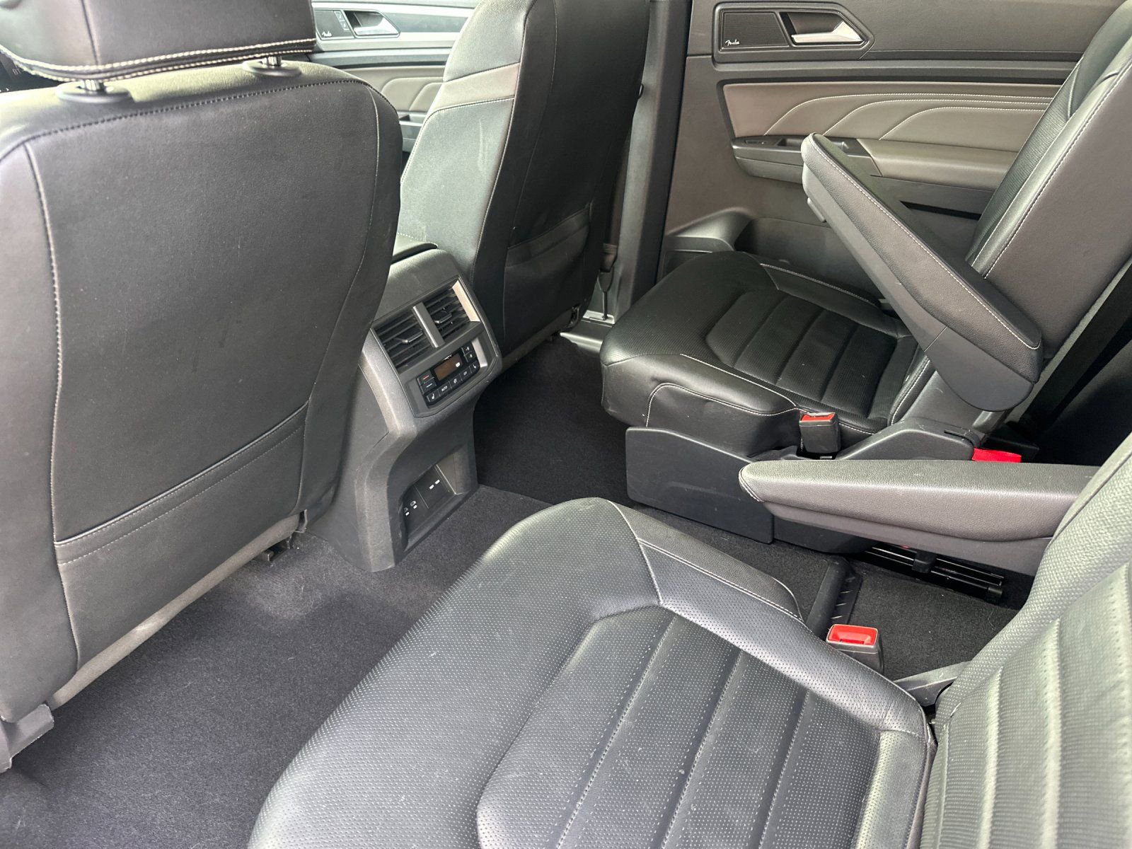 Used 2023 Volkswagen Atlas SEL Premium image 11