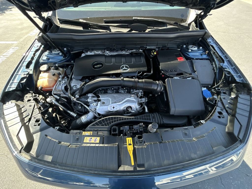 Used 2021 Mercedes-Benz GLB 250 w/ Premium Package image 25